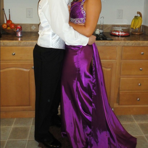 Prom dress!! - Picture 2 of 3