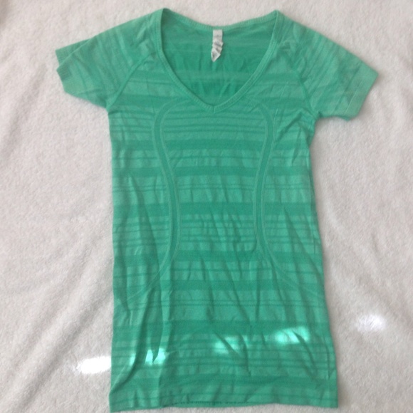 Lululemon t-shirt
