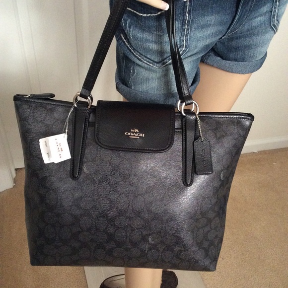 Coach black signature Zipper style handbag nwt - Picture 2 of 4