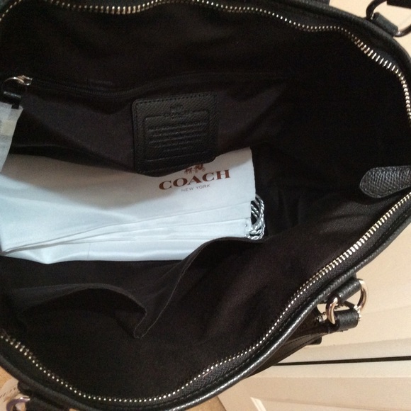 Coach black signature Zipper style handbag nwt - Picture 4 of 4