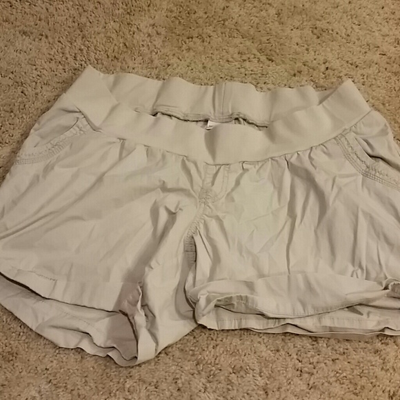 Maternity khaki shorts size large