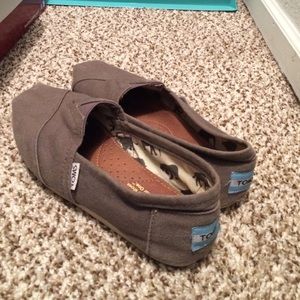Pre loved gray toms