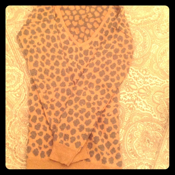 Adorable, super warm sweater. Never worn - Picture 1 of 1
