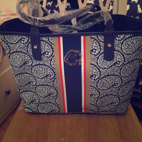 C Wonder Tote
