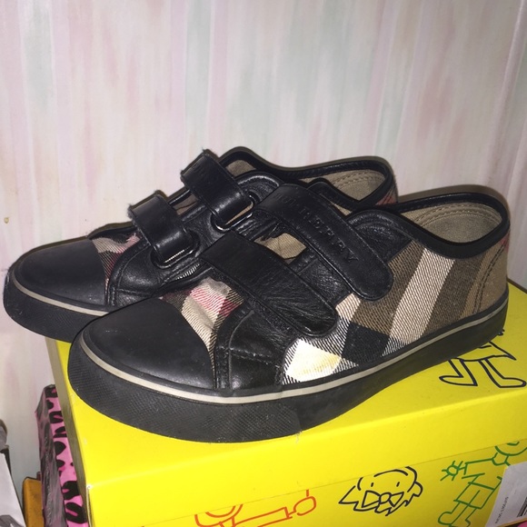 Burberry sneakers for boys. Size 32 in uk