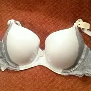 Victoria's Secret Fabulous 32DD bra