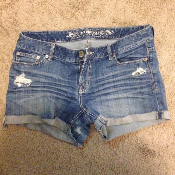 Express distressed jean shorts size 10