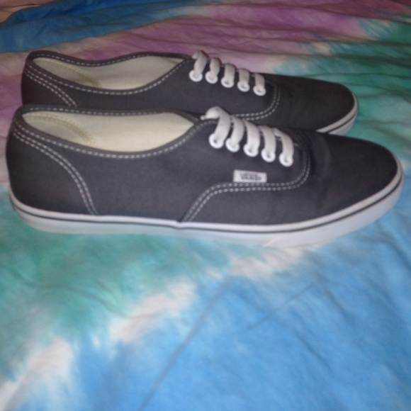 Grey unisex vans:women's size 9 and men's size 7.5