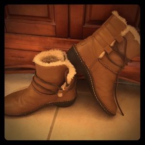 Ugg sz 6 leather boot