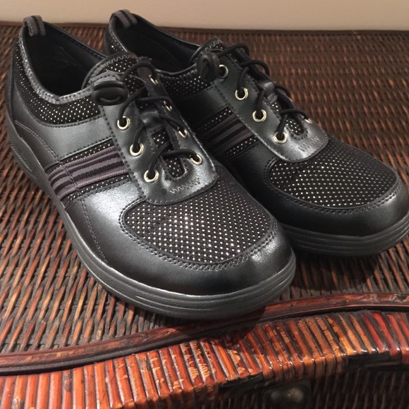❌SOLD❌Black comfort sneakers size 8W