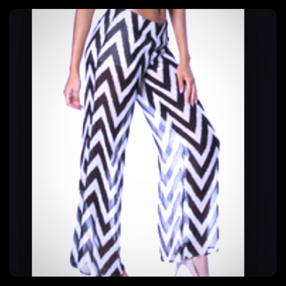 ⚓swimsuit coverup!! NWT black&ivory chevron