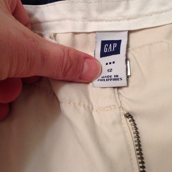 Gap light tan shorts