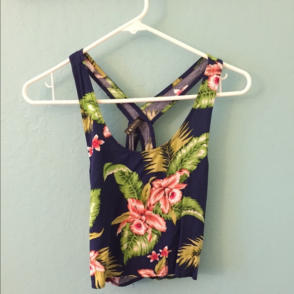 Floral print crop top🌸🌺🌴