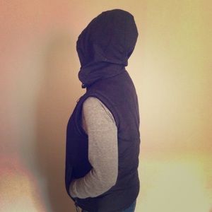 Sleeveless black winter jacket