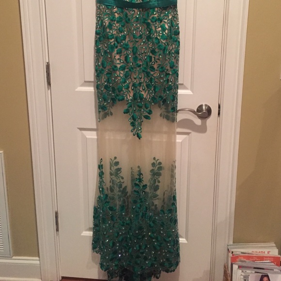 SOLD NWT Sherri Hill Dress with Earrings! - Picture 3 of 4