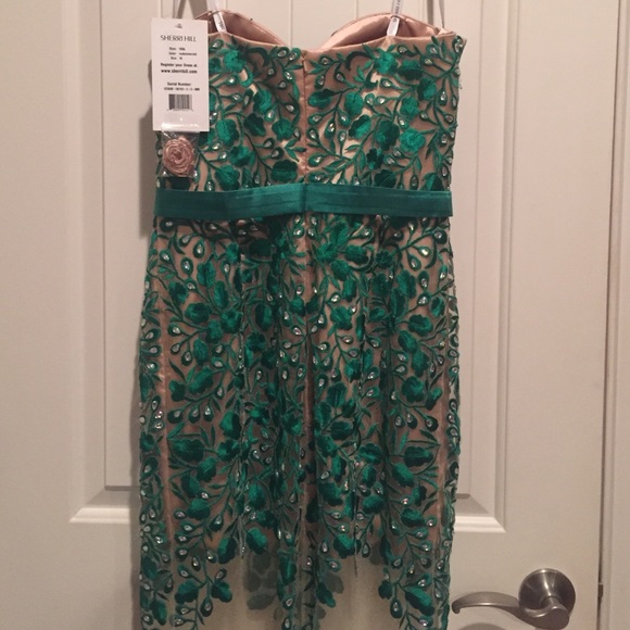 SOLD NWT Sherri Hill Dress with Earrings! - Picture 4 of 4