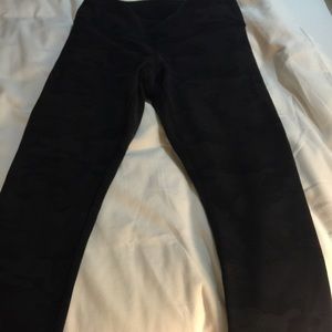 CAMO Great condition Lululemon Black Crops