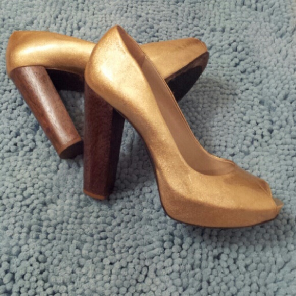ALDO Shoes - Aldo copa cabana gold wooden peeptoes