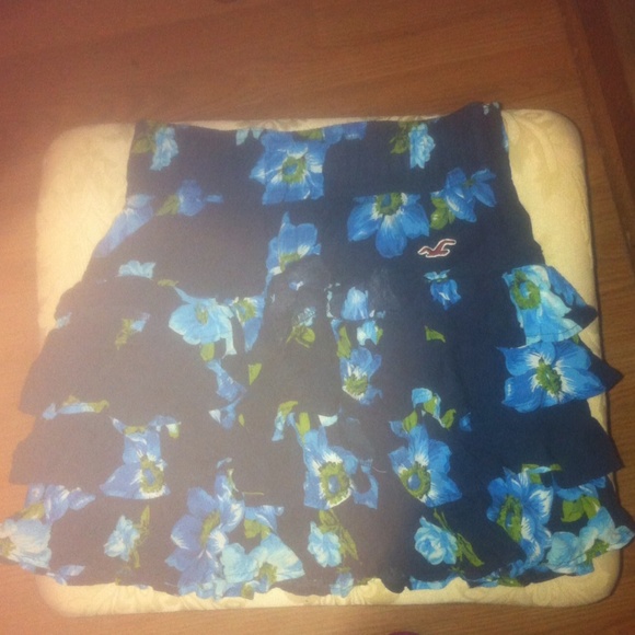 Hollister ruffle skirt xs