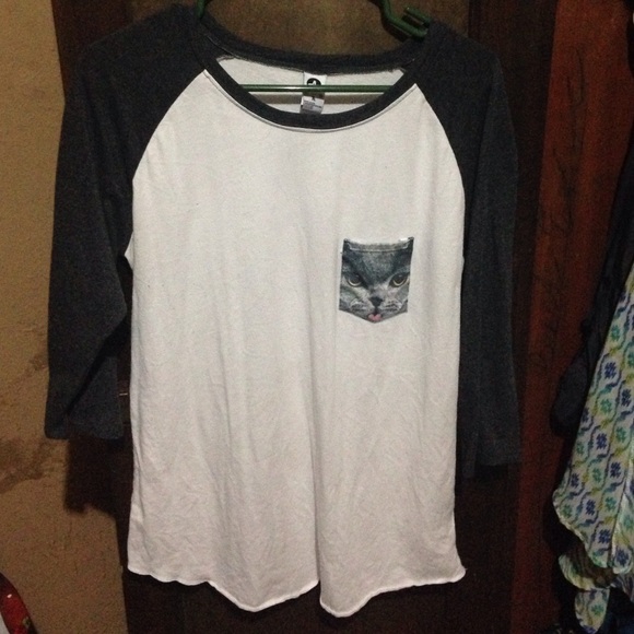 💥SALE💥 Cat pocket 3/4 sleeve shirt! 💕