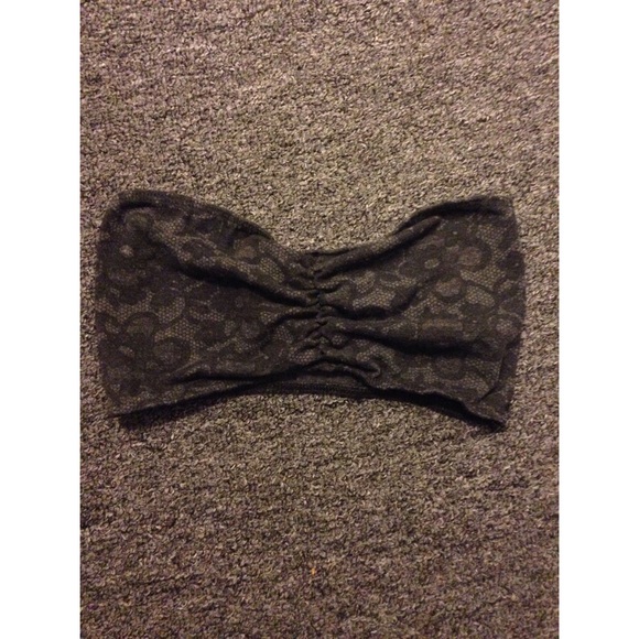 Black and grey patterned bandeu