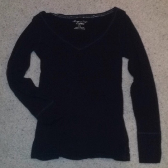 Long sleeve V-neck
