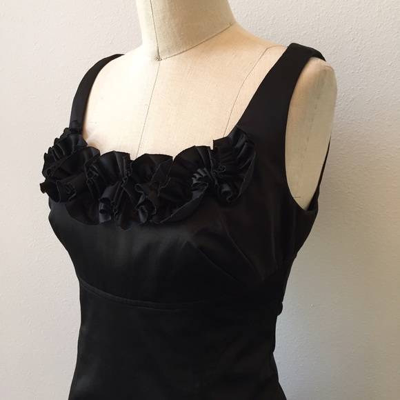 ❌SOLD❌White House Black Market sateen sheath dress - Picture 2 of 4