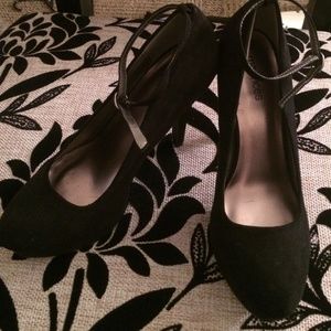 Black Pumps w/ ankle strap