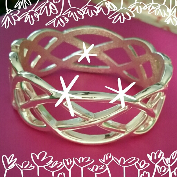 ⭕️GIFTED⭕️ Costume Silver Bangle