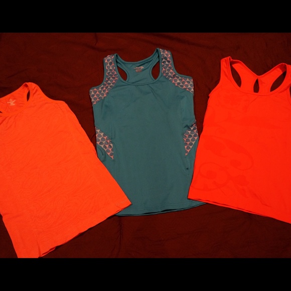 💥REDUCED💥 Workout top bundle