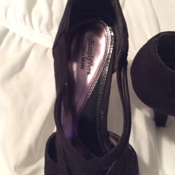 Vera Wang size 9.5 black suede platform heels - Picture 2 of 4