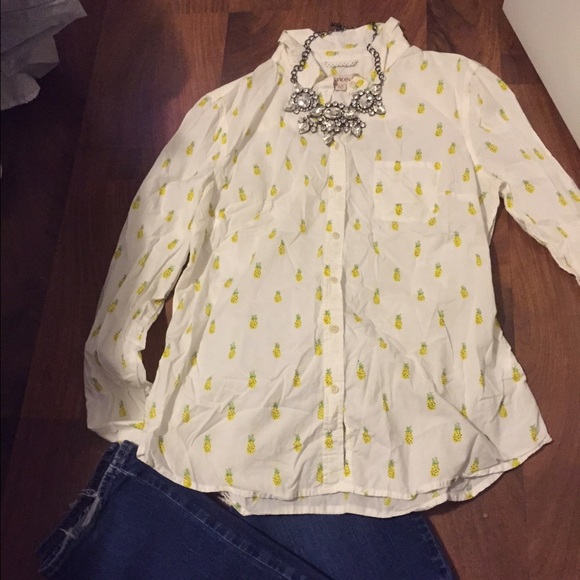 Pinneapple Casual Button Down! 🍍