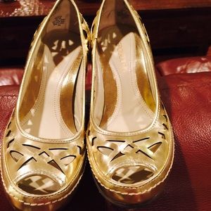 Aerosoles gold leather. Hardly used.