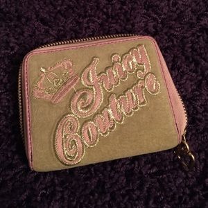 Adorable Juicy Couture Zip Around Wallet