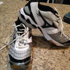 Brand new Mizuno volleyball shoes