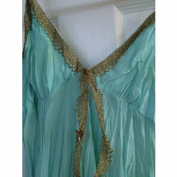 Spaghetti strap long flowing shirt *free* - Picture 3 of 4