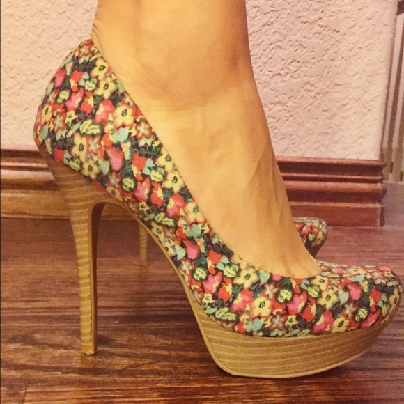 Price for today onlyy✨✨❤️Floral High Heels🌺💐🌻🌼
