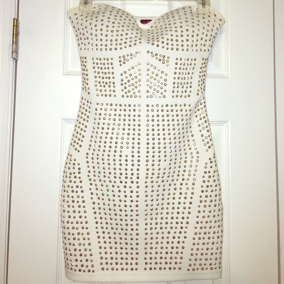 Short and tight white mini dress from bebe