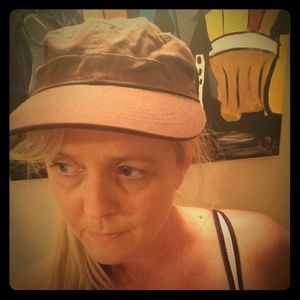 Low profile Brown baseball hat