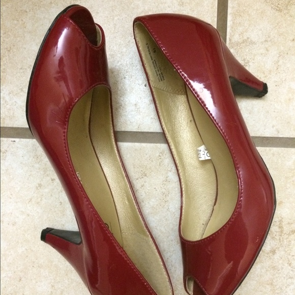 Mossimo Red Heels Size 5 EEUC