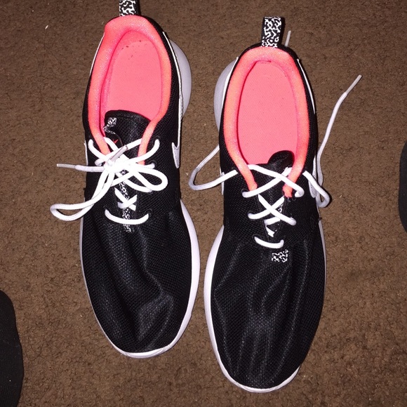 Nike rosherun shoes