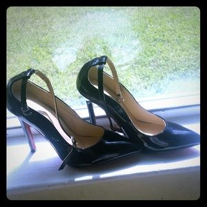 Classic black pointed toe stilettos worn once