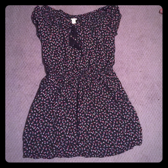 Forever 21 Dresses & Skirts - Black floral print dress! 💐