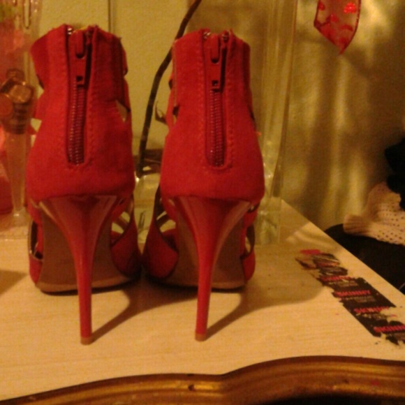 Heels - Picture 2 of 4