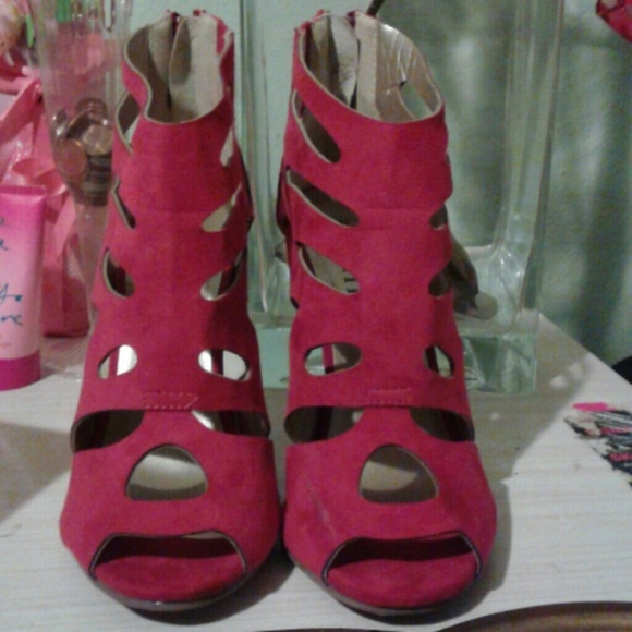 Heels - Picture 3 of 4