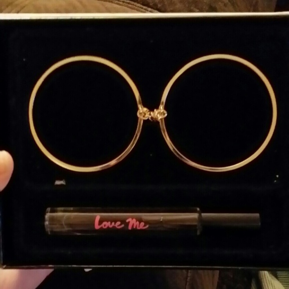 VS Love Me set