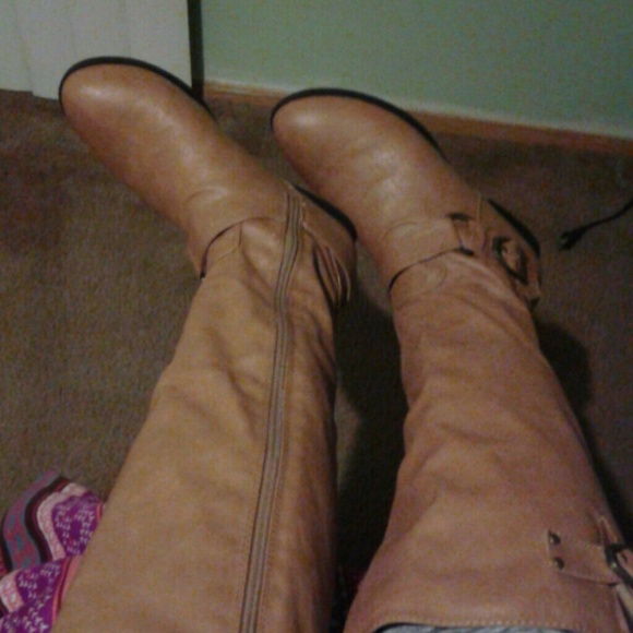 Light tan boots - Picture 3 of 4