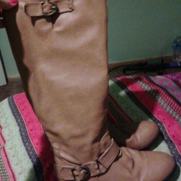 Light tan boots - Picture 4 of 4