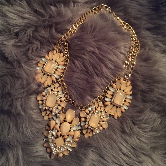 ❌SOLD! ❌ Peach Dream Statement Necklace - Picture 1 of 1