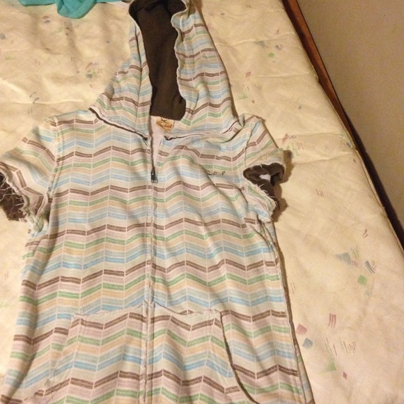 Hooded sleeves vest